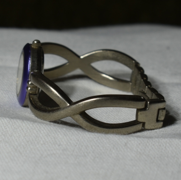 Cache Cuff Bracelet Quartz Watch - Picture 5 of 9